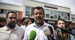 Salviniju mlada crnkinja otrgnula gumb i krunicu