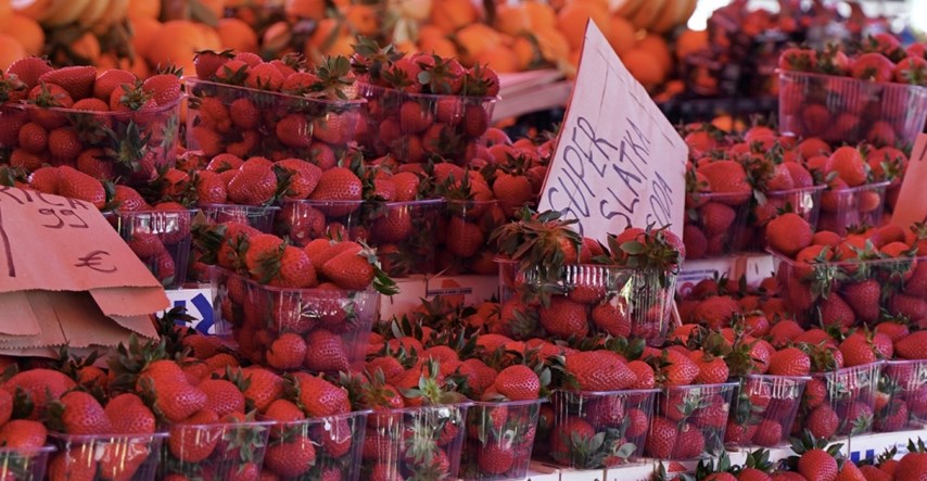 Sezona jagoda uranila čak mjesec dana, građani šokirani cijenama na tržnicama