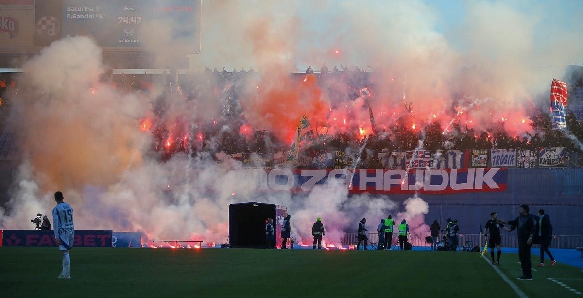 Hajduk zbog divljanja Torcide kažnjen rekordnim iznosom. Dinamo malo manje