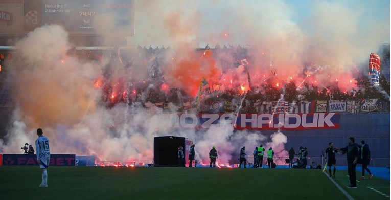 Hajduk zbog divljanja Torcide kažnjen rekordnim iznosom. Dinamo malo manje