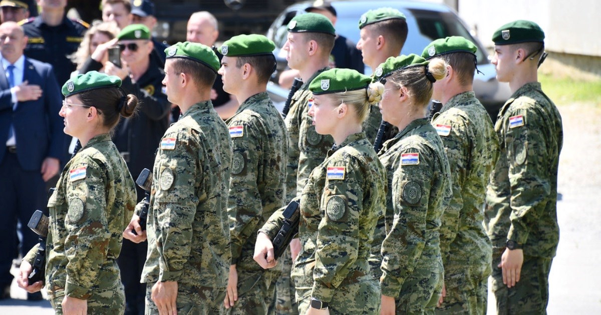 Novi pripadnici Gromova dobili zelene beretke na svečanosti u Petrinji