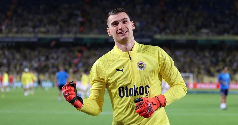Livaković je krenuo prema navijačima Fenerbahčea. Pogledajte što se dogodilo