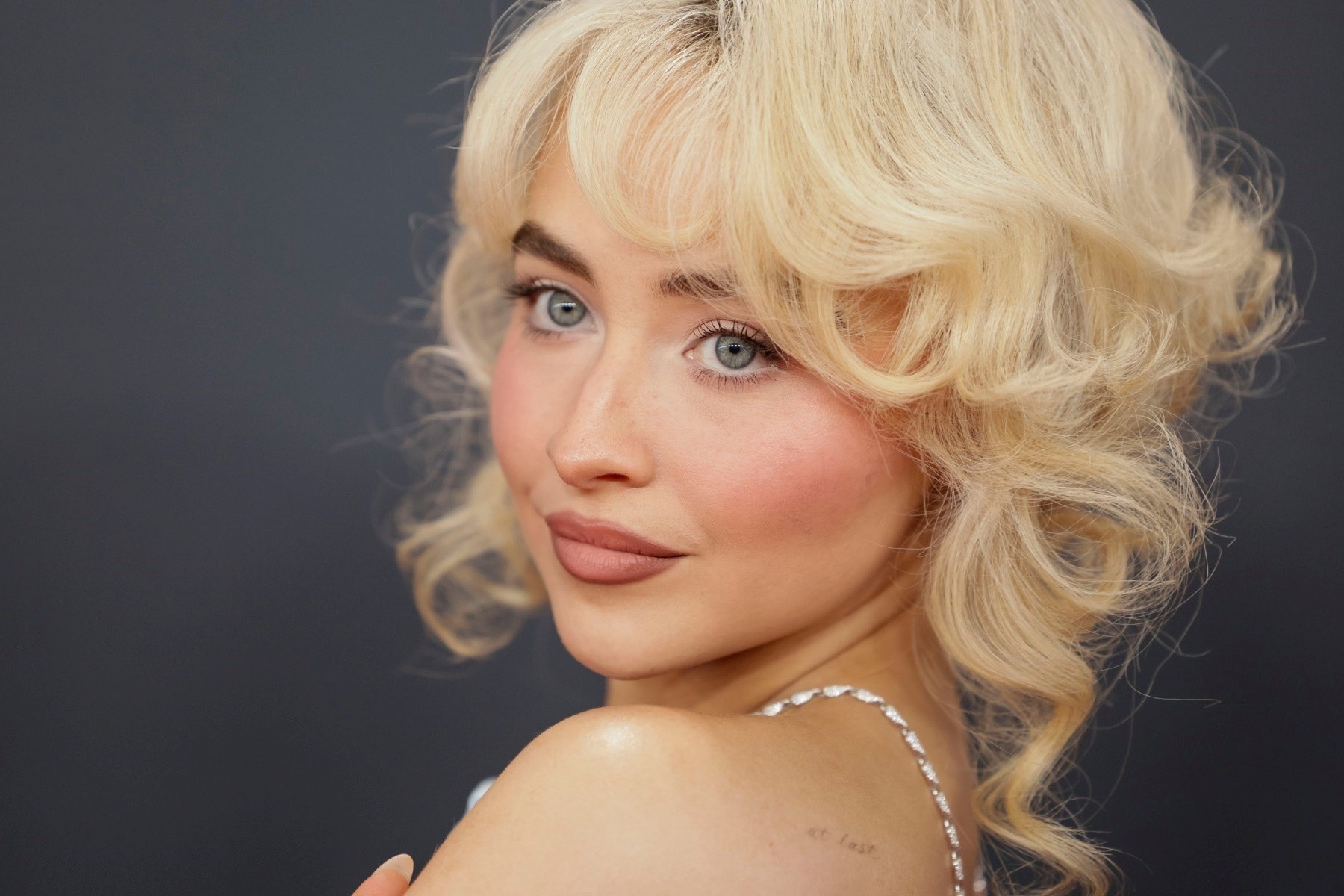 Haljina Sabrine Carpenter zbog koje ljudi pišu: "Prava showgirl"