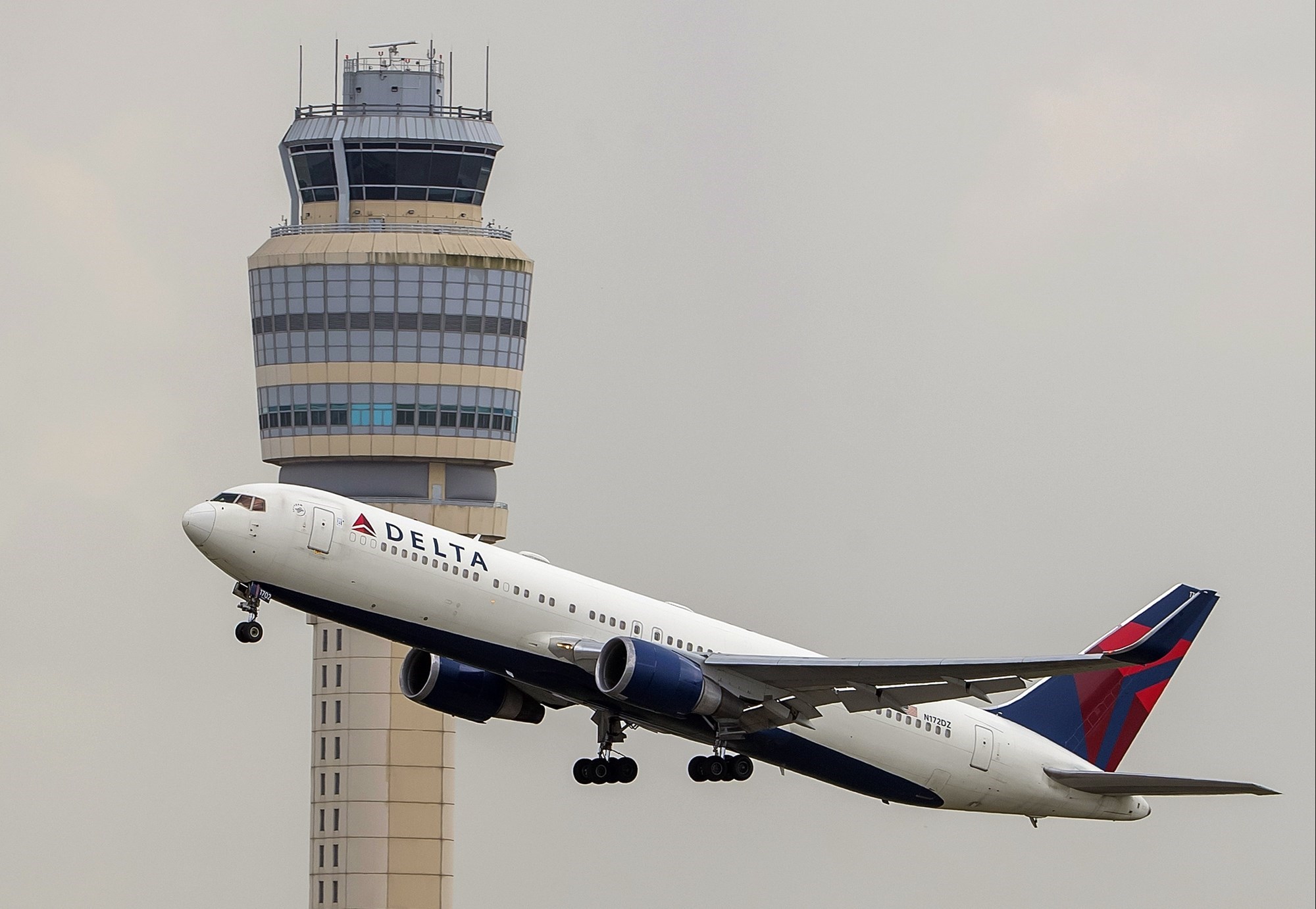 Senatori traže odgovore: Manipulira li Delta Air cijenama karata uz pomoć AI-a?