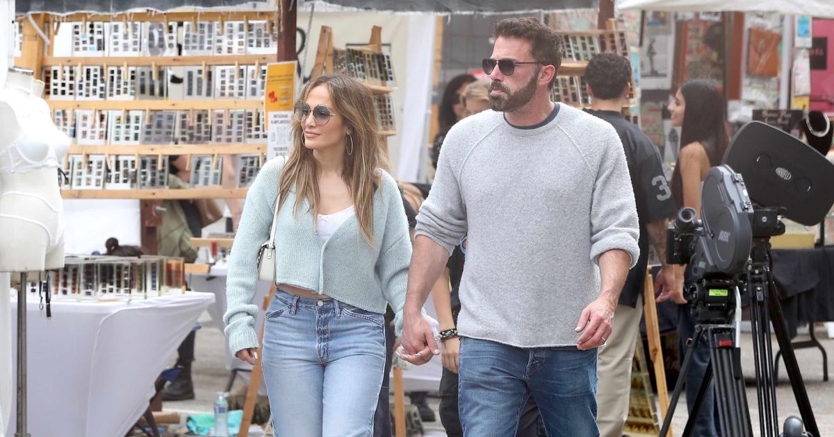 Afflecka ispred restorana okružili fanovi, J.Lo im poručila: Maknite se od mog muža