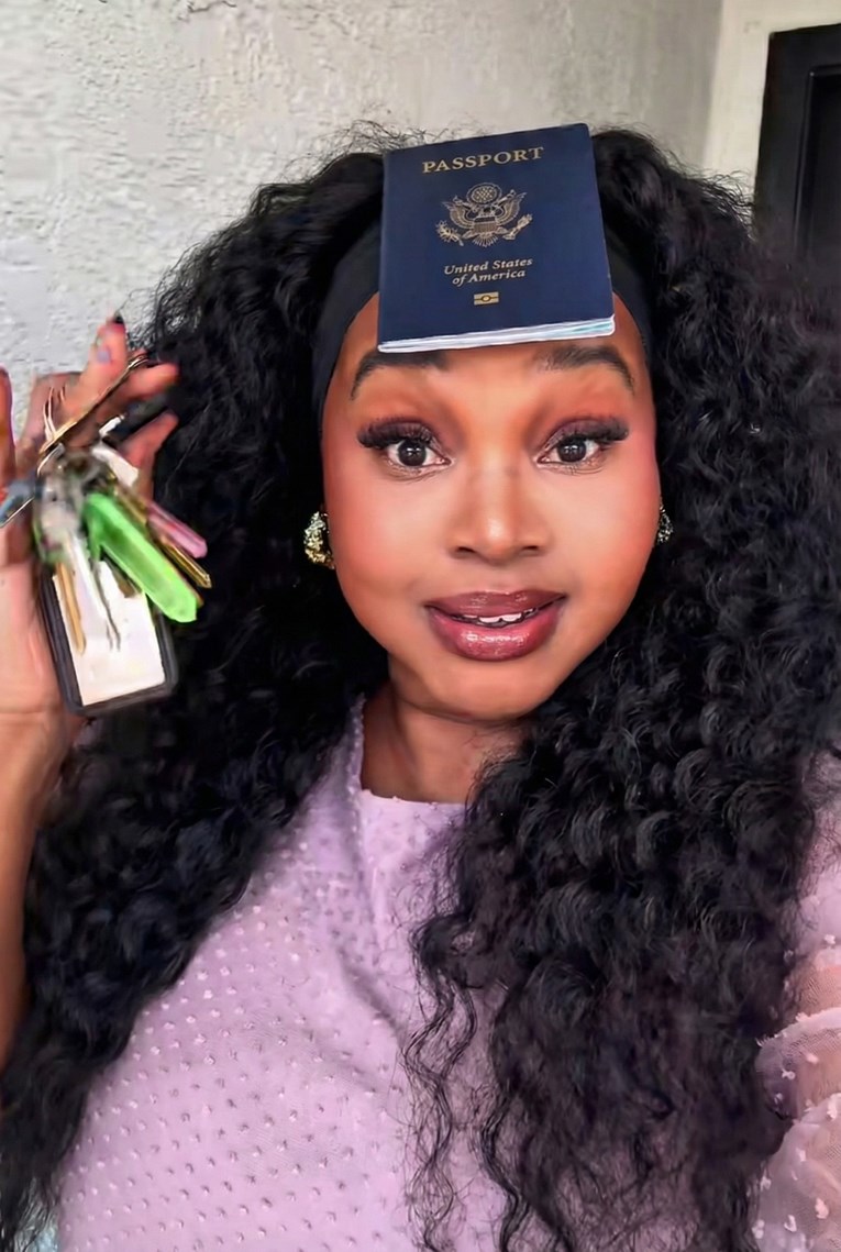 Amerikanci iz straha od imigracijske službe nose putovnice na glavi