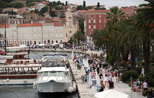 Nova pravila u Splitu: Za hodanje u kupaćem po gradu kazna 150 eura
