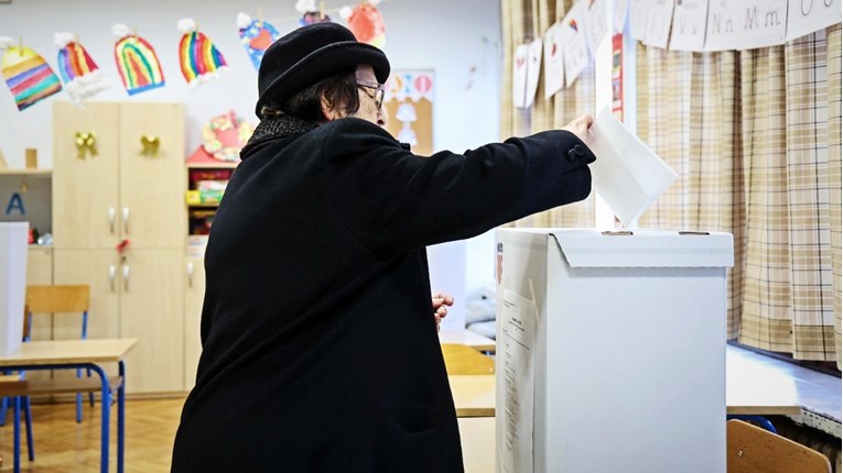 Gong: Ljudi nam prijavljuju da se na nekim mjestima zaokružuje grafitnom olovkom