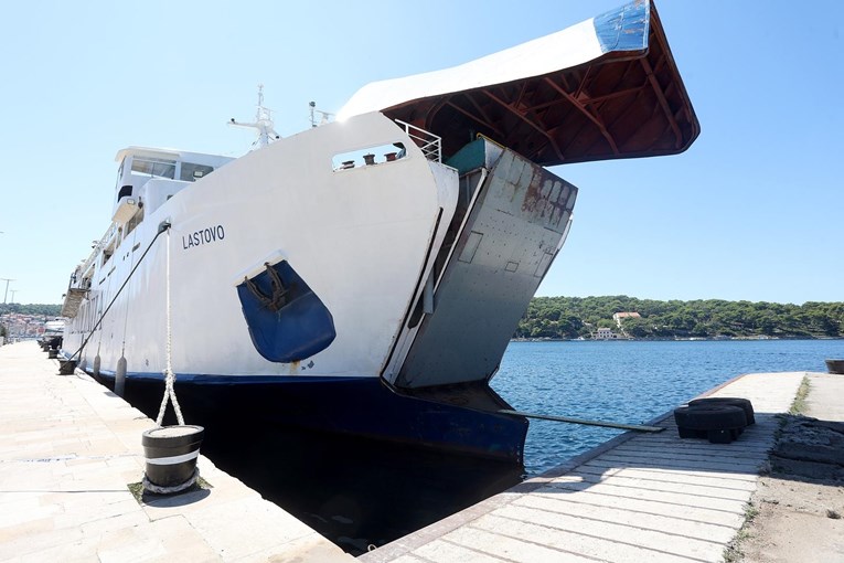 Jadrolinija prodaje trajekt Lastovo čija rampa je usmrtila troje pomoraca