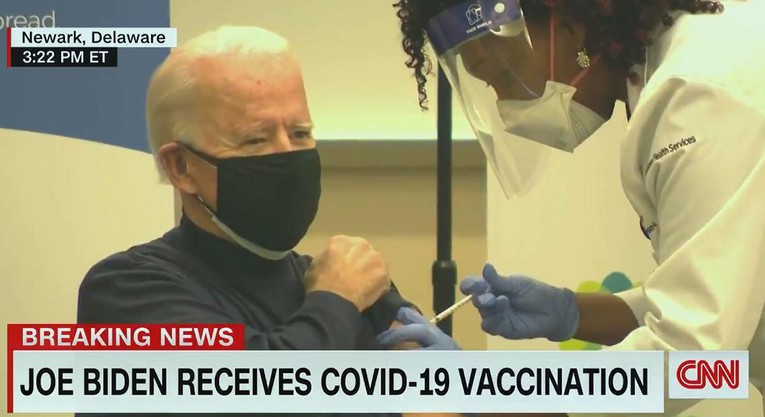 Joe Biden se cijepio pred kamerama, pogledajte snimku