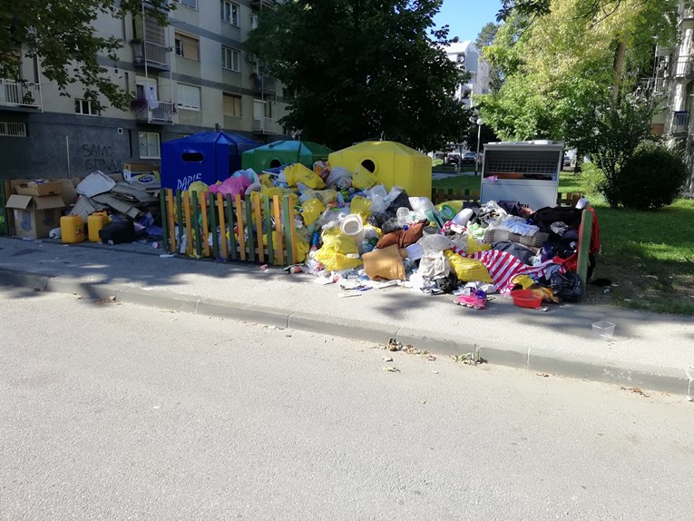 Građani nam šalju slike smećem zatrpanog Zagreba, stanje je katastrofalno