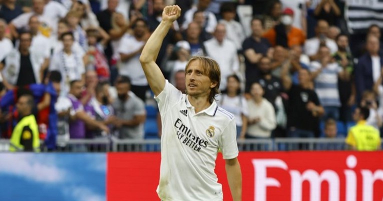 VIDEO Modrić odgovorio navijačima Liverpoola. Pljeskali su mu kad je izlazio