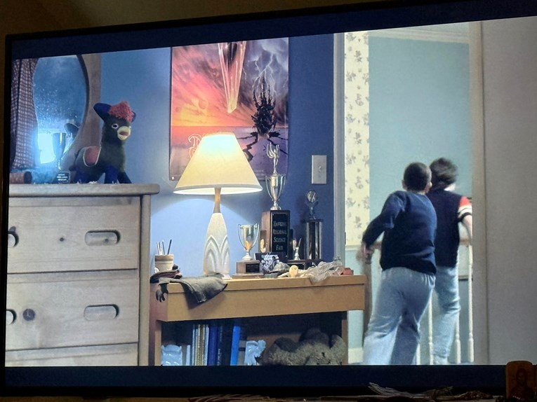 Poster u Mikeovoj sobi još je u prvoj sezoni otkrio finale Stranger Thingsa?