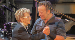 Umrla majka Brucea Springsteena. Imala je 98 godina