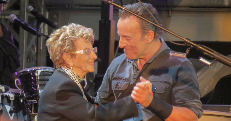 Umrla majka Brucea Springsteena. Imala je 98 godina