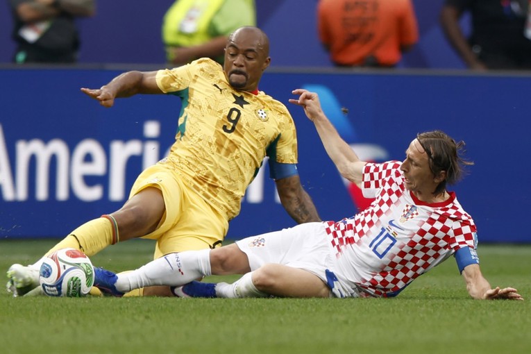 Modrić protiv 18 godina mlađeg suparnika u 96. minuti. Pogledajte kako je to završilo