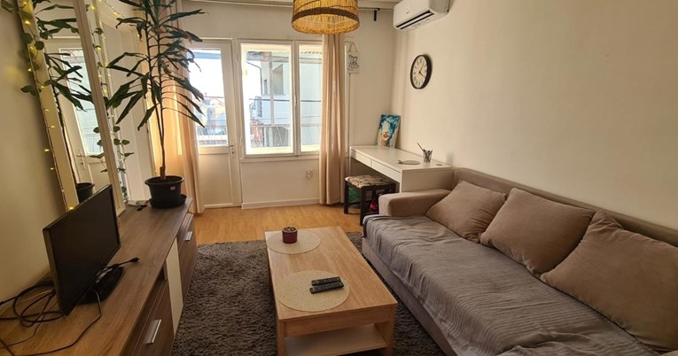 Jedinstvena prilika: Dvosobni stan na Bukovcu s velikom terasom i parkingom