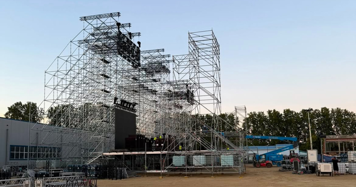 Thompson pokazao kako napreduju pripreme za koncert u Vukovaru