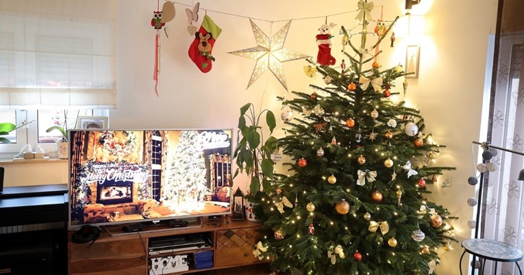 Kićenje božićnog drvca u ovo doba čini nas sretnijima, tvrde stručnjaci
