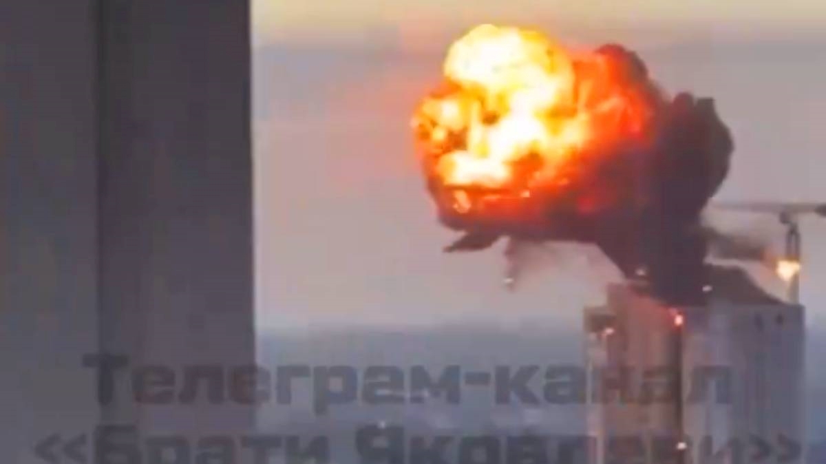 VIDEO Snimljeno kako projektil pogađa neboder u Kijevu
