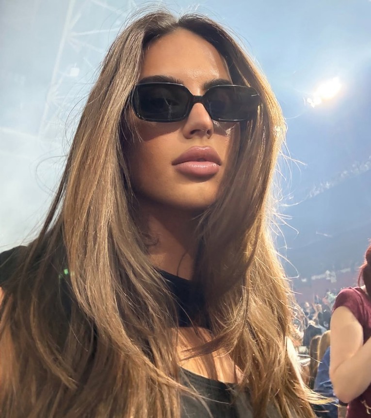 Iva Čagalj nosi jedan od najtraženijih modela naočala