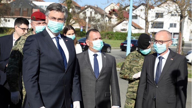 Plenković i Beroš s maskama ispred bolnice: Javio nam se jedan šeik koji želi pomoći