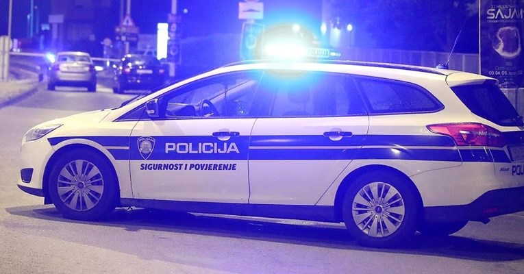 Pijani Ukrajinac pretrčavao cestu u Velikoj Gorici. Naletio auto i teško ga ozlijedio