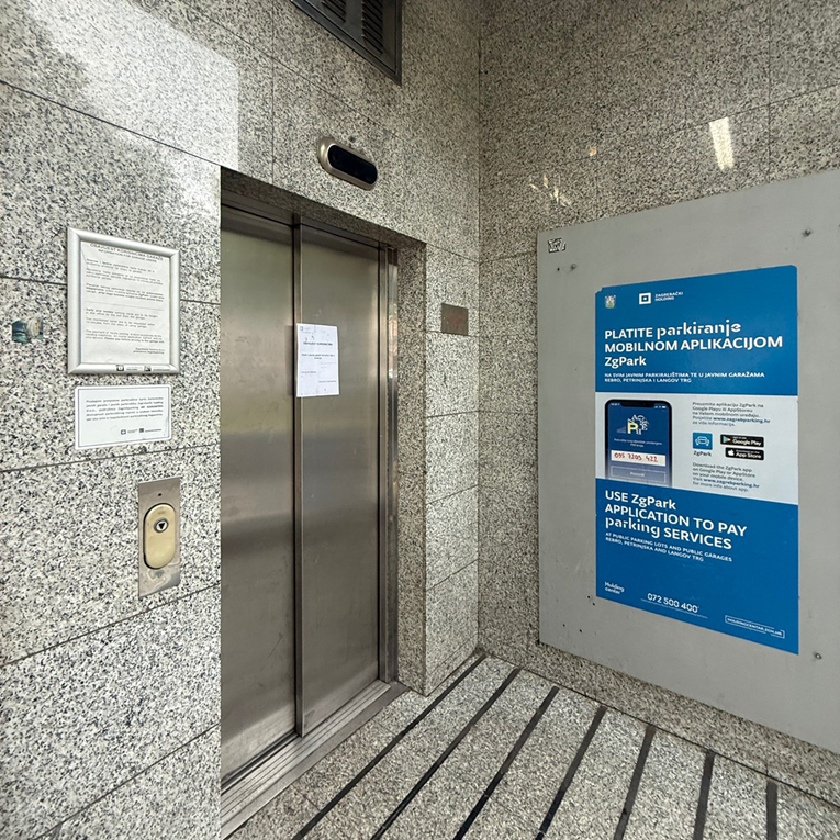 FOTO Lift garaže na Langiću ne radi danima. Iz Zagrebparkinga postavili obavijest