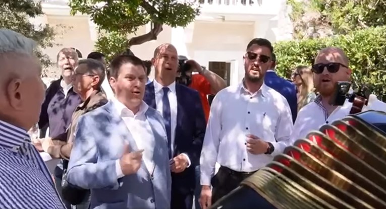 Butković objavio video na kojem pjeva: "Zorane, posvećujem ovu luku tvojoj obitelji"