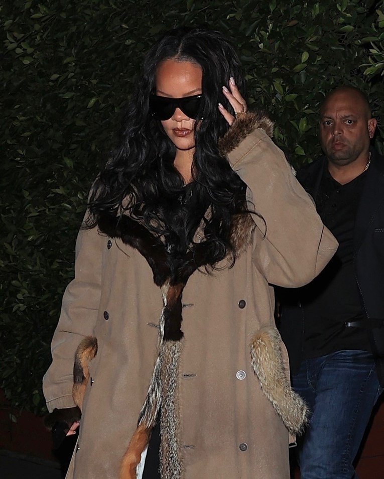 Pucnjava nije prvi incident u Rihanninom domu. Bilo je i provala i stalkera