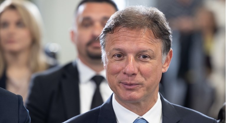 Njonjo o Milanoviću: Njemu je ljepše s političkom tajnicom SDP-a u Omišlju