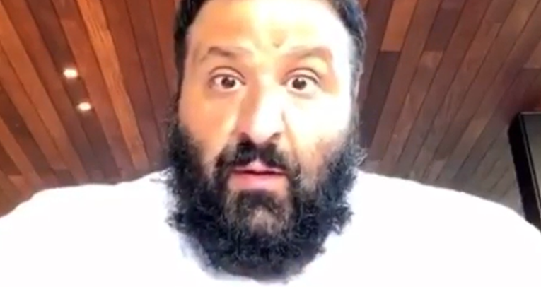 Golišava obožavateljica počela twerkati pred DJ Khaledom, njegova reakcija je sve