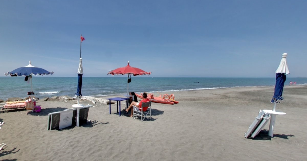 Tinejdžer (17) kopao rupu na plaži u Italiji, pijesak se urušio i ubio ga