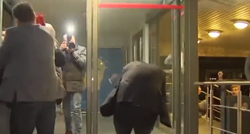 VIDEO Kišobranom napao nizozemskog desničara. "Vikao je na ukrajinskom"