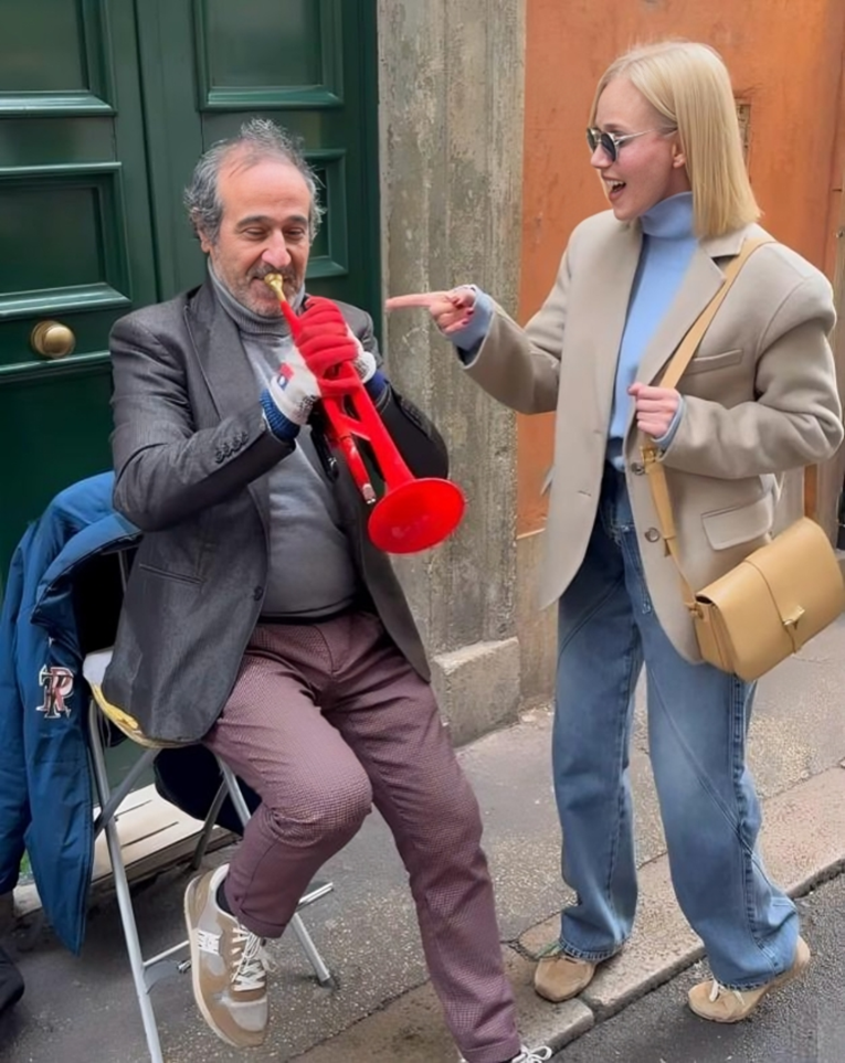 Jelena Rozga zapjevala s uličnim sviračem u Rimu, podijelila je video