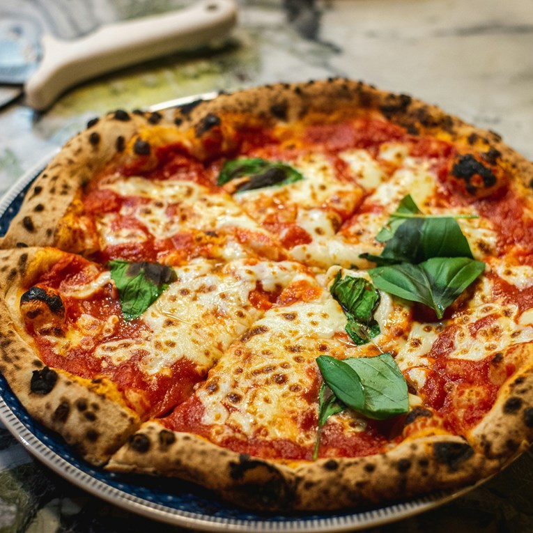 Kupujete smrznute pizze? Poboljšajte ih tako da ne slušate upute na kutiji