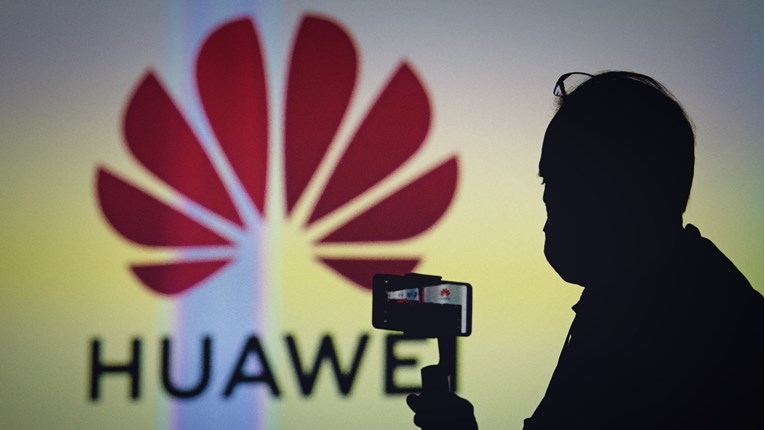 Rekordan pad prihoda Huaweija, gotovo 30 posto u odnosu na lani