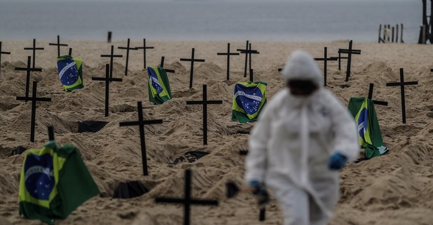 Na Copacabani iskopali simbolične grobove za umrle od koronavirusa