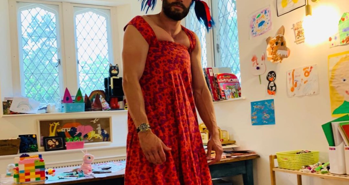 Urnebesno: Zvijezda 50 nijansi sive dopustila kćerima da je transformiraju u djevojku