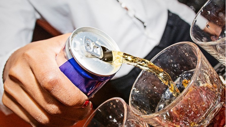 HZJZ objavio istraživanje: "Zabrinjava koliko puno maloljetnika pije energetska pića"