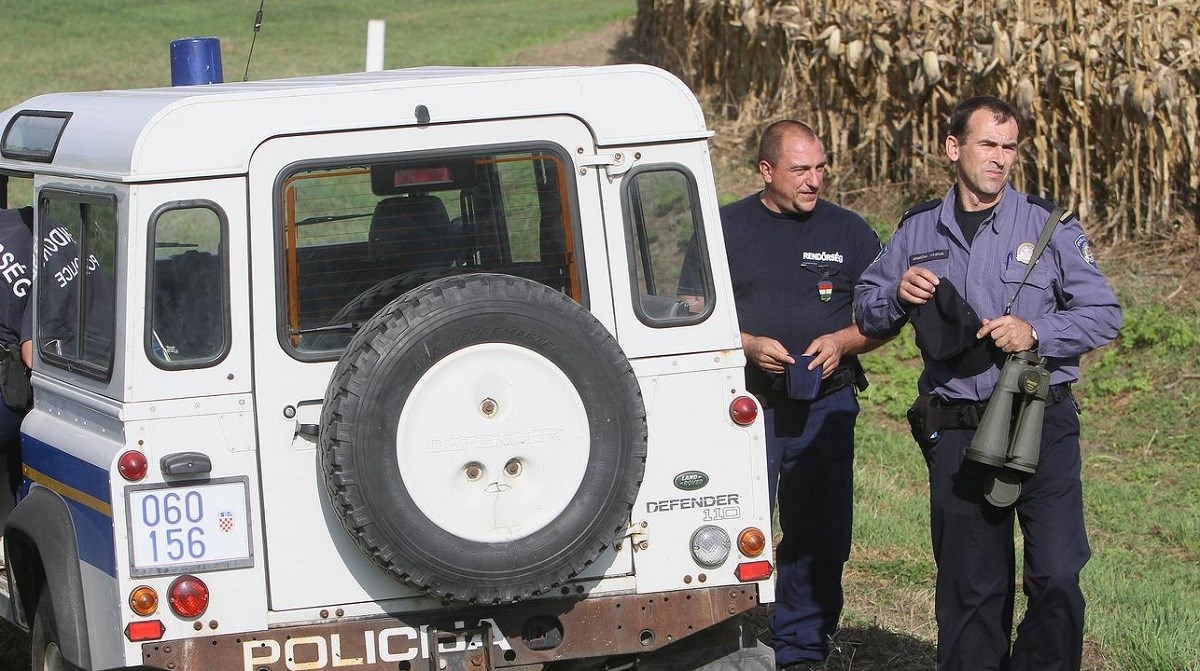 Policija na području Gline i Topuskog spriječila krijumčarenje 125 migranata