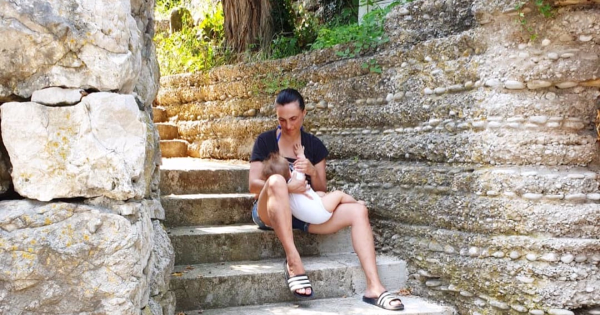 Domaća glumica oduševila mame fotografijom na kojoj doji sina