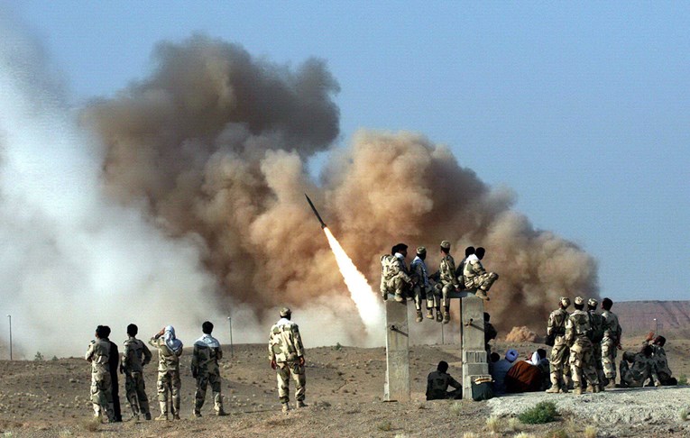 Iran balističkim raketama napao američku vojsku u Iraku, prijeti napadom u SAD-u