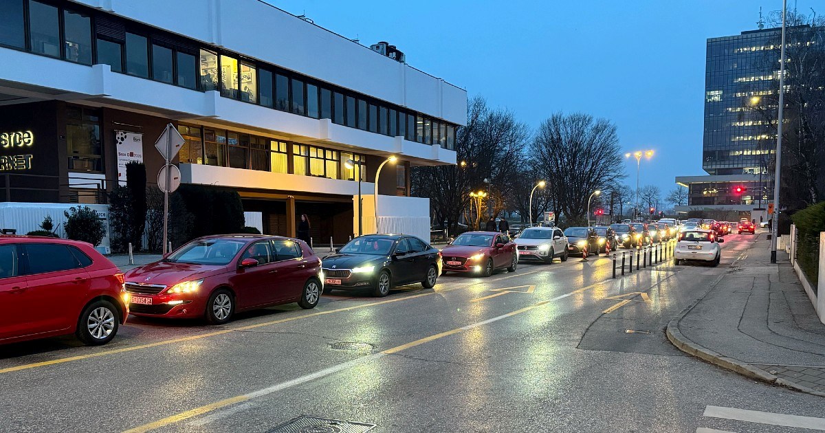 VIDEO Ulica u Zagrebu u prometnom kolapsu, ljudi očajni. Grad: Nema drugog rješenja