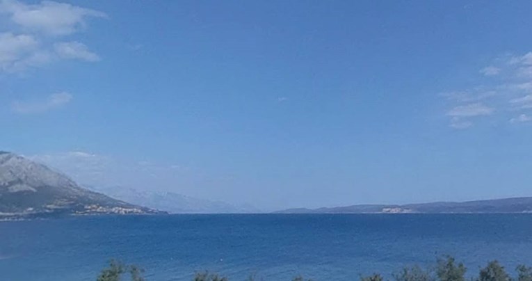 Jutros se u moru kod Omiša prevrnuo gliser, HGSS spasio putnike