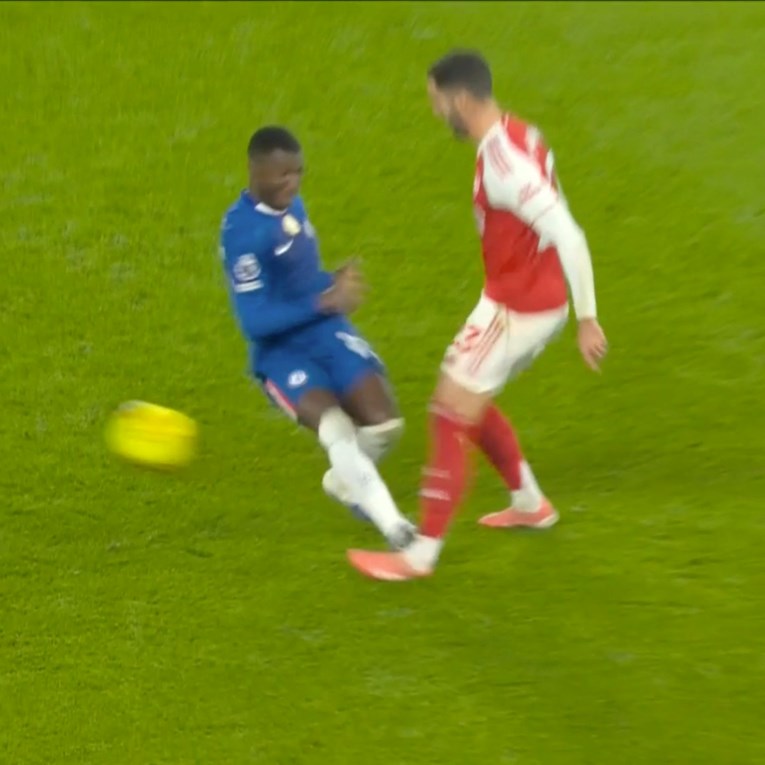 VIDEO Sudac je igraču Chelseaja za ovo dao samo žuti karton. VAR ga ispravio