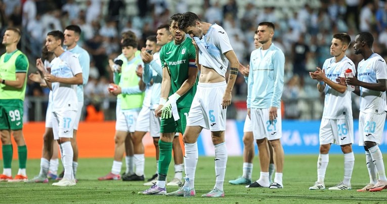 Igrači Rijeke stali pred navijače na kraju utakmice. Izviždali su ih