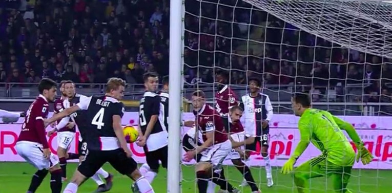 De Ligt igrao rukom, sudac nije dosudio penal protiv Juventusa