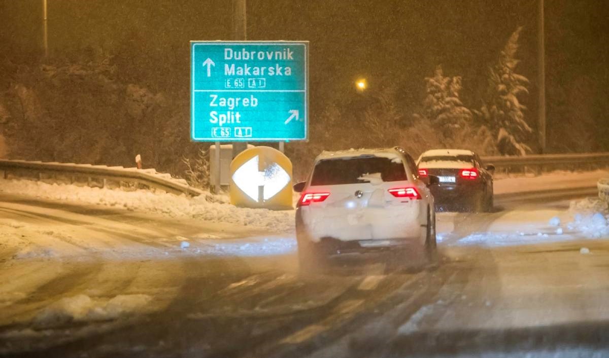 I dalje problemi u prometu. Zatvoreni dijelovi autoceste, magistrale...