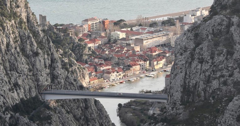 Dio državne ceste kod Omiša zatvoren do svibnja zbog radova i sanacije